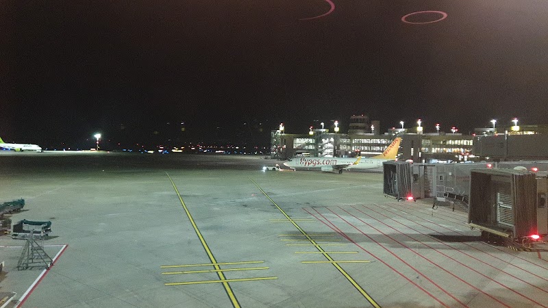 D-Flughafen Term. C - D-Flughafen Term. C, District 5, 40474 Düsseldorf, Germany