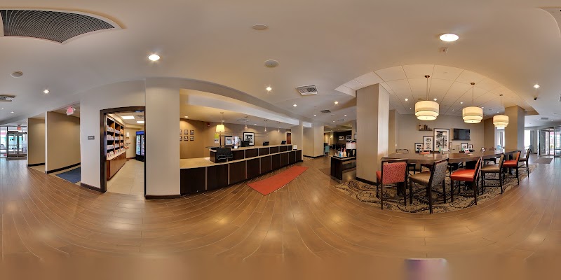 Hampton Inn & Suites Milwaukee Downtown - Hampton Inn & Suites Milwaukee Downtown, 176 W Wisconsin Ave, Milwaukee, WI 53203, USA