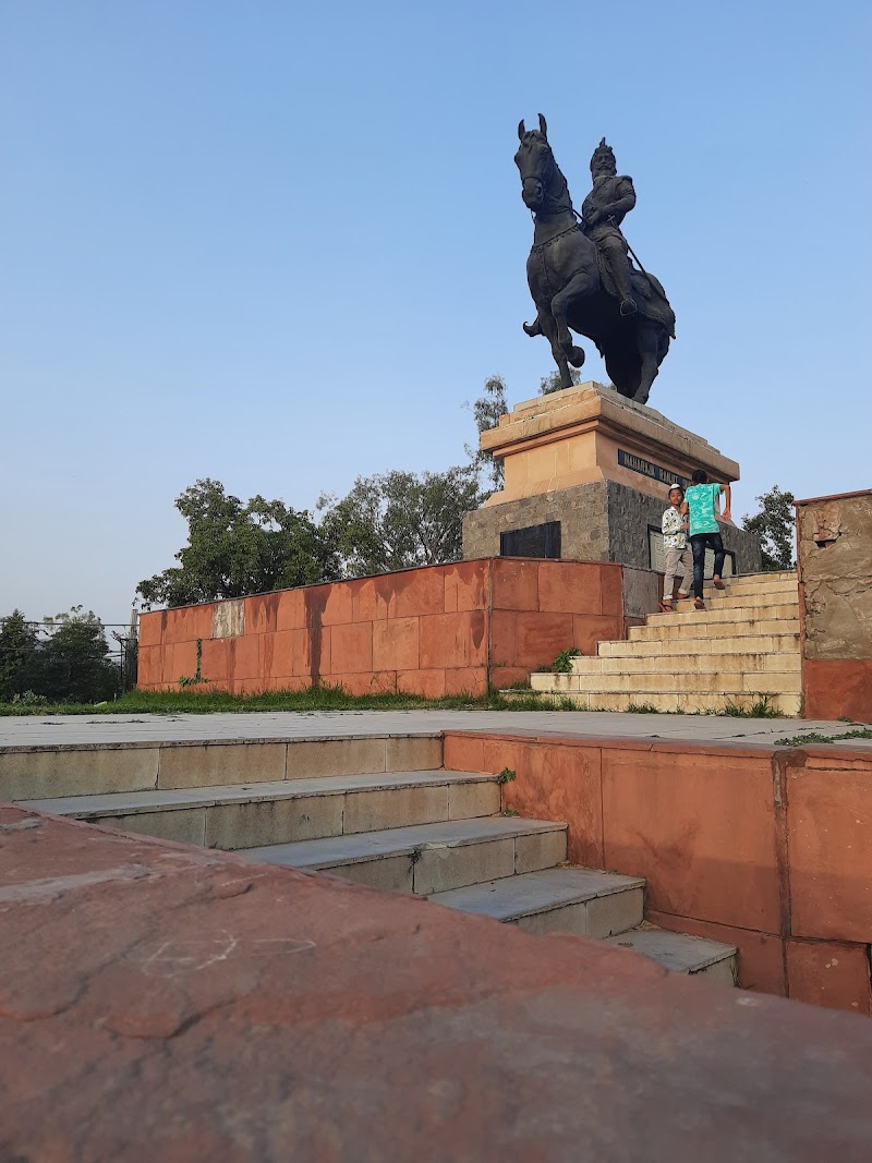 Maharaja Ranjit Singh Garden - Maharaja Ranjit Singh Garden M.M Malviya Road, JVQH+99H, inside Mall Road, Ram Bagh, Company Bagh, Amritsar, Punjab 143001, India