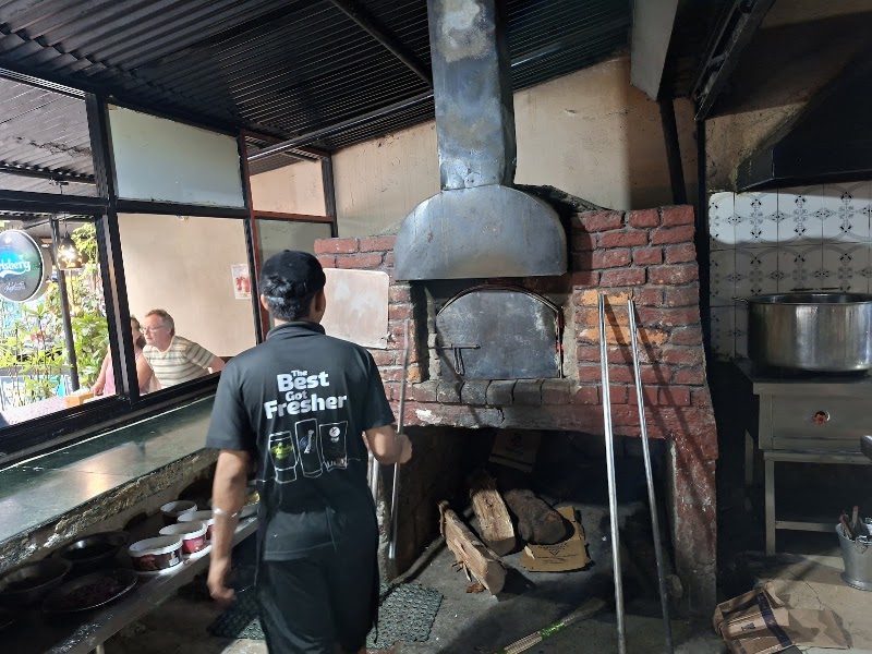 Godfathers Pizzeria - Godfathers Pizzeria, Lakeside Rd, Hallan Chowk 18th street, पोखरा 33700, Nepal