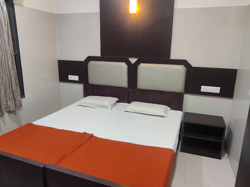 Sarada Nivas Lodging - Sarada Nivas Lodging 3, Appar Swami Koil St N, Luz, Mylapore, Chennai, Tamil Nadu 600004, India