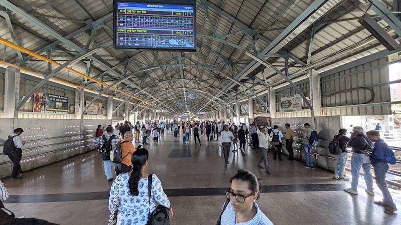 BORIVALI RAILWAY STATION - BORIVALI RAILWAY STATION, चिंचपाडा, बोरिवली, मुंबई, महाराष्ट्र 400066, India
