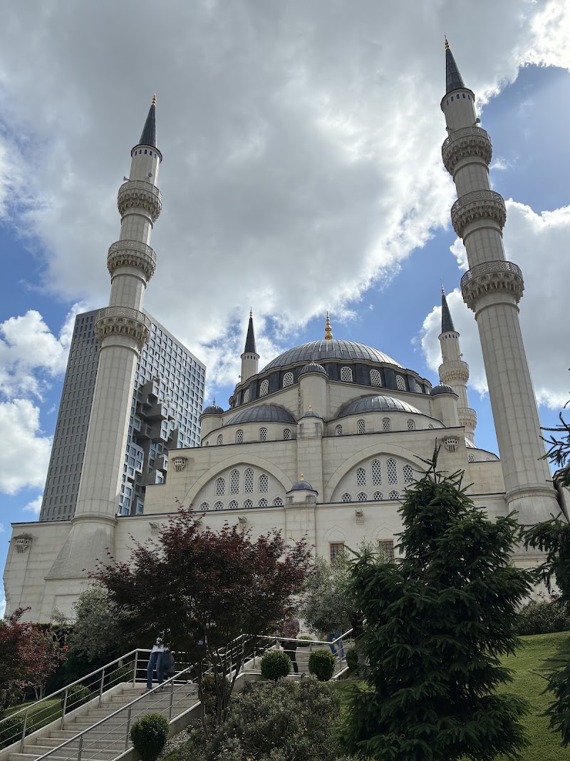 Guruwalk S.L. - Guruwalk S.L., Rruga Dëshmorët E 4 Shkurtit, Tiranë 9706, Albania