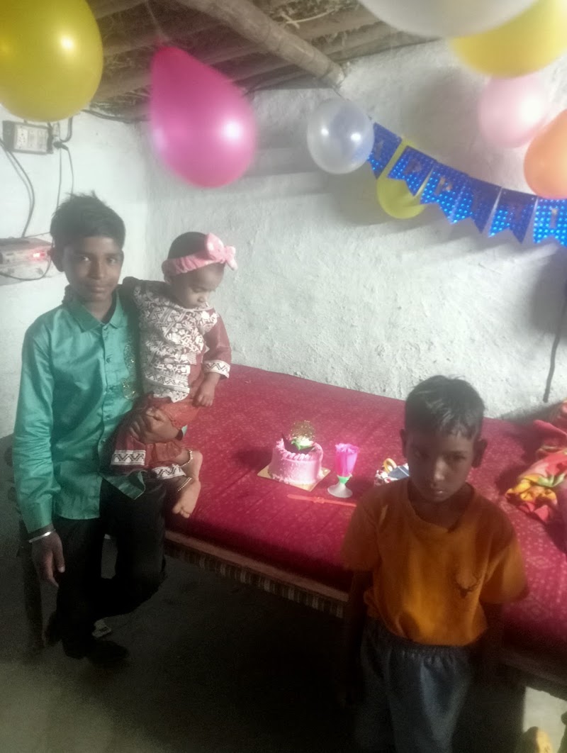 Khute tha home - Khute tha home, 8PM3+7WF, Tekari-2, Chhattisgarh 493111, India