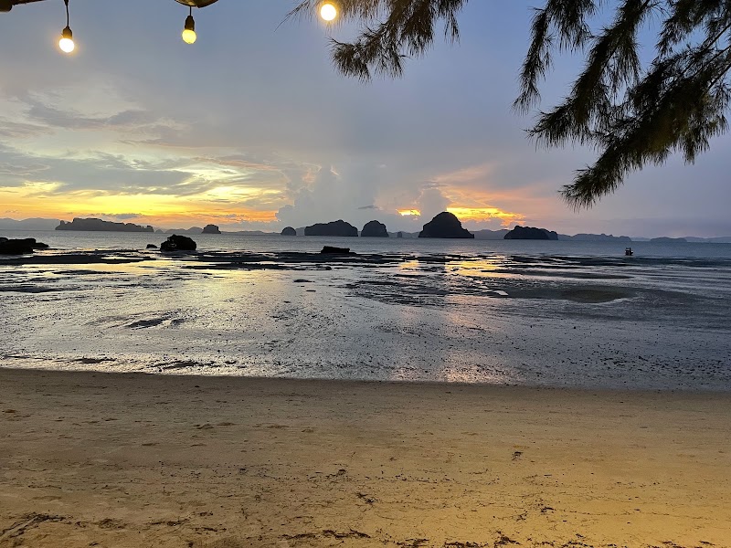 Tubkaek Seafood - Tubkaek Seafood, 225 Tab Kaek Beach Tambon Nong Thale, Amphoe Mueang Krabi, Chang Wat Krabi 81180, Thailand