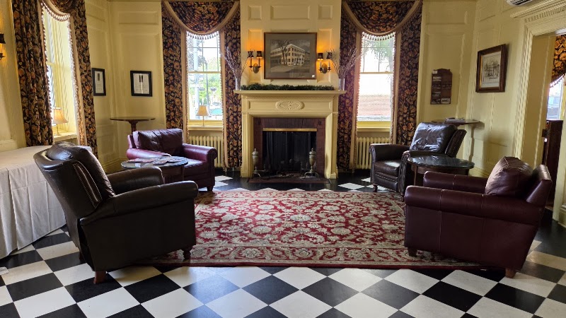 Lincklaen House - Lincklaen House, 79 Albany St, Cazenovia, NY 13035, USA