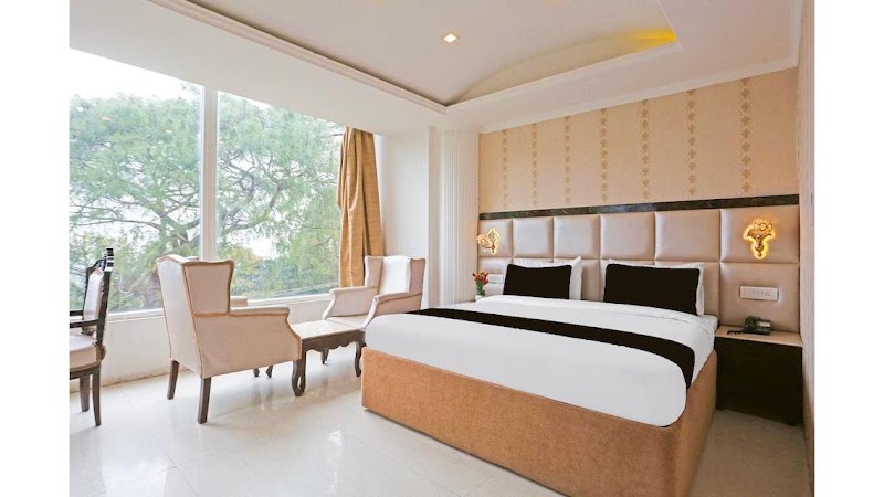 Super Townhouse Oak Dharamshala Near Maximus Mall - Super Townhouse Oak Dharamshala Near Maximus Mall Plot No 1230/109, Sanjay Marg, near Maximus Mall, Chilgari, Dharamshala, Himachal Pradesh 176217, India