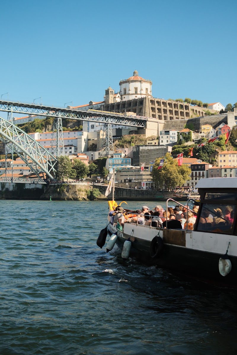 Douro Acima - Douro Acima, R. dos Canastreiros 40/42, 4050-149 Porto, Portugal
