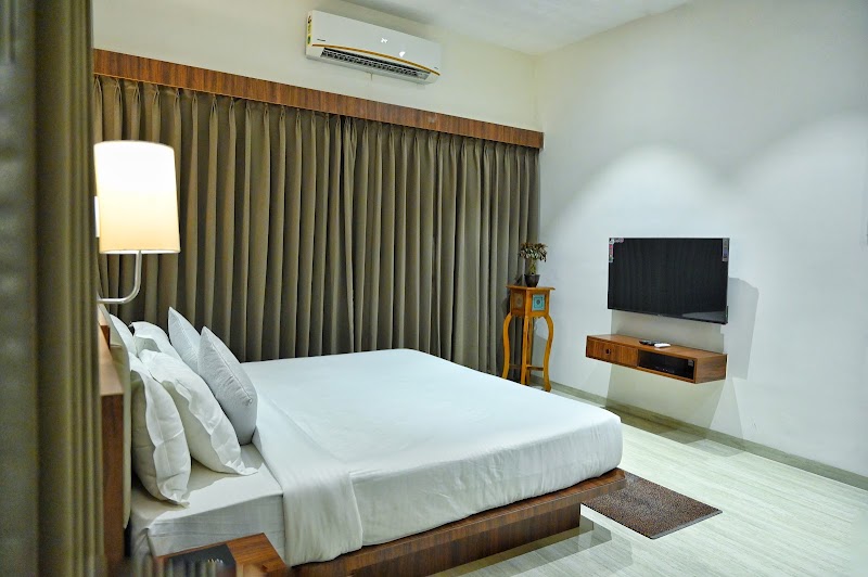 The One Hotel - The One Hotel Survey No 771, Plot No.1 B , B, M Square City Center Mall, 1/A, Link Road, near Good Life Gym R.D. Circle, Radha Vasudev Batavia Nagar, Govind Nagar, Nashik, Maharashtra 422008, India