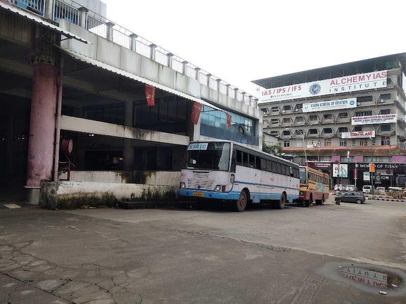KSRTC Bus Terminal - Kozhikode - KSRTC Bus Terminal - Kozhikode, 7Q5J+JXJ, Mavoor Road Junction, Opposite National Hospital, Tazhekkod, Kozhikode, Keralam 673001, India