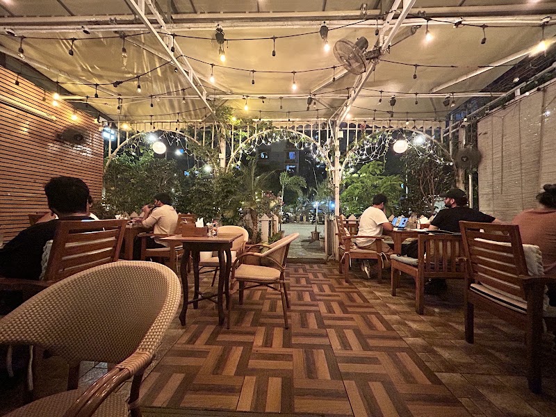 Bonfire- All Day Dining - Bonfire- All Day Dining Shop no 4 &5, Poseidon Cooperative, off Yari Road, Inlaks Nagar, Versova, Andheri West, Mumbai, Maharashtra 400061, India