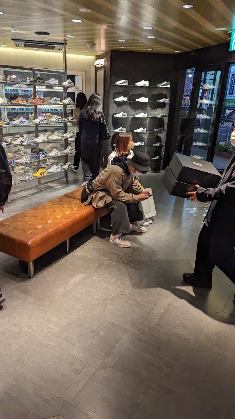 Onitsuka Tiger Shibuya - Onitsuka Tiger Shibuya, Japan, 〒150-0041 Tokyo, Shibuya, Jinnan, 1-chōme−21−３ 渋谷神南共同ビル 1・2Ｆ