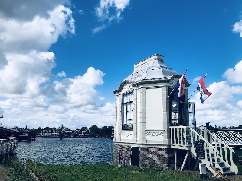 Statue - Statue, 7 3, 1509 BT Zaandam, Netherlands