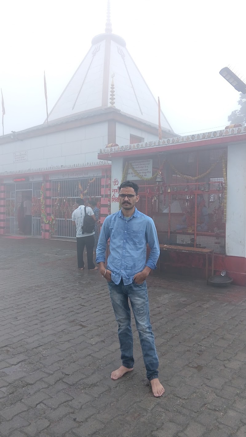 Kunjapuri Temple - Kunjapuri Temple, 575R+X43, Narendra Nagar, Uttarakhand 249175, India