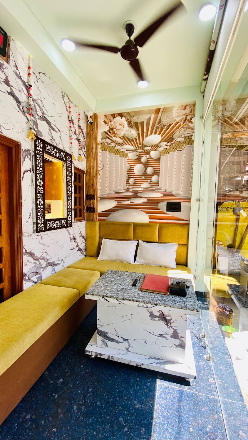 Hotel Manoram - Hotel Manoram 115/15, Mali Ka Bagicha, Gadha Puliya, Hanuman Naka, Bheru, Ujjain, Madhya Pradesh 456010, India
