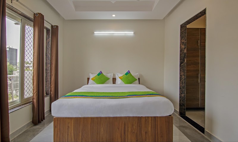 Treebo Grand Vista - 63A - Treebo Grand Vista - 63A CH-11, Sector 63A, Sector 63 A, Noida, Chotpur, Uttar Pradesh 201301, India