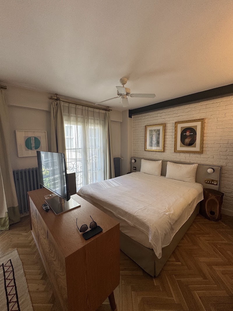 Pera Neuf - Pera Neuf Asmalı Mescit, General Yazgan Sk. No:9, 34200 Beyoğlu/İstanbul, Türkiye