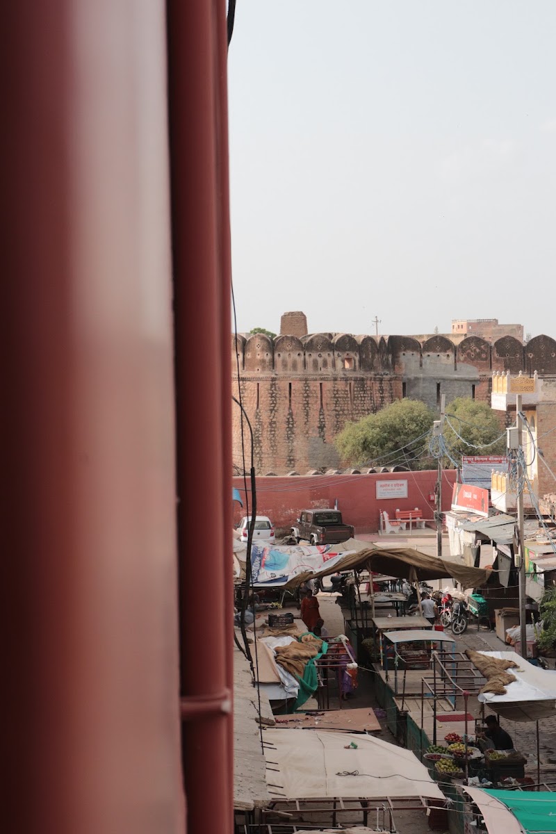 Hotel City Palace - Hotel City Palace, Daga Building, KEM Rd, near tanishq jewellers, Bikaner Fort, Bikaner, Rajasthan 334001, India