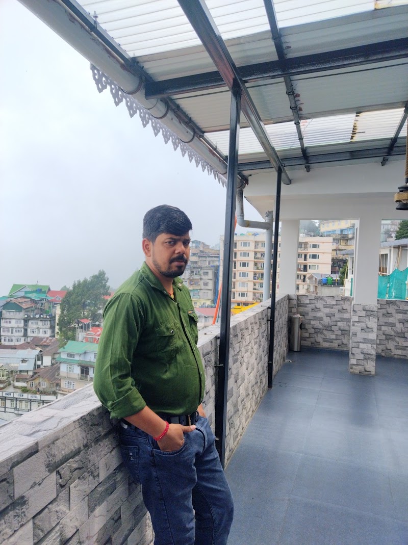 Darjeeling Guest House Deluxe - Darjeeling Guest House Deluxe 16, DB Giri Rd, Chota Kak Jhora, Darjeeling, West Bengal 734101, India