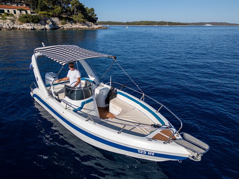 Arta Private Boat Tours Hvar – Blue & Green Caves, Red Rocks, Vis & Pakleni Islands - Arta Private Boat Tours Hvar – Blue & Green Caves, Red Rocks, Vis & Pakleni Islands Domovinskog rata 37, 21450, Hvar, Croatia