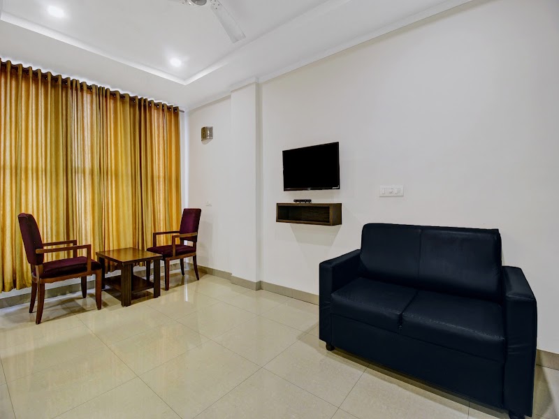 Super Townhouse Oak LB Nagar Ramoji - Super Townhouse Oak LB Nagar Ramoji, 8-4-22/B, Sagar Road, Saroornagar Hotel, Karmanghat Rd, near Jeevan Hospital Hotel N7 Elite, Padma Nagar Colony, Champapet, Hyderabad, Telangana 500079, India