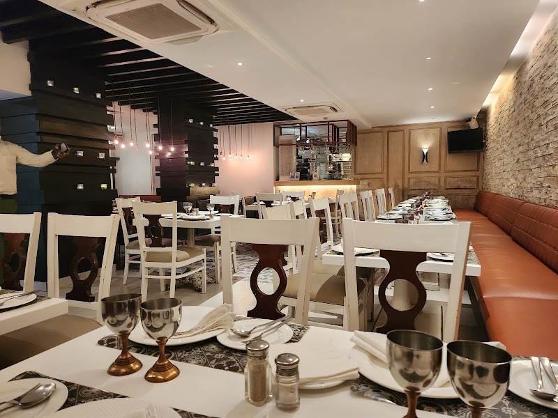 Pandara Market - Pandara Market J65H+5X2, Pandara Flats, India Gate, New Delhi, Delhi 110003, India