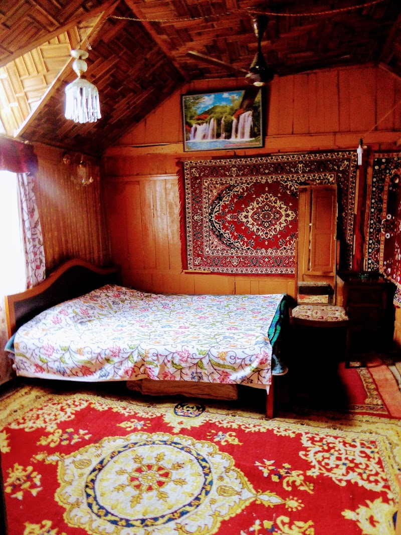 Royal Lodge Group of Houseboats - Royal Lodge Group of Houseboats, Ghat NO. 7,Bulward Road,Dal Lake, Karapura, Rainawari, Srinagar, 190001