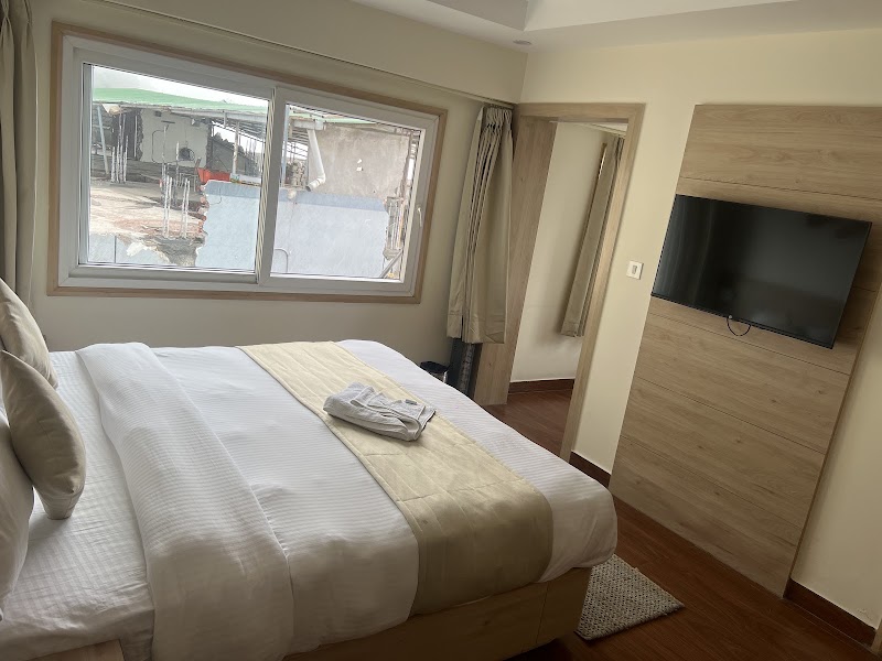 Bummy's by Vyaana Retreats - Bummy's by Vyaana Retreats Near, Ambedkar Chowk, Library, The Mall Road, Mussoorie, Uttarakhand 248179, India
