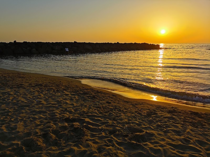 Free Beach - Free Beach, Spiaggia Libera, Lungomare della Salute, 56, 00054 Fiumicino RM, Italy