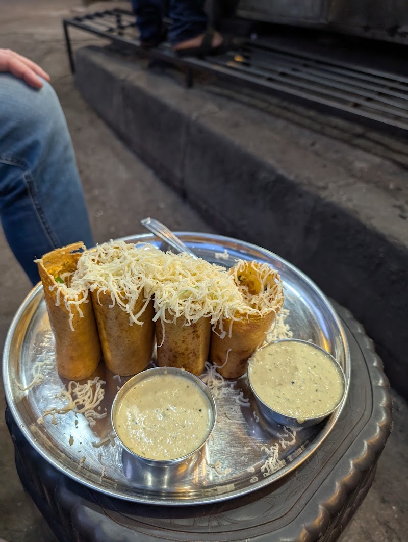 Shri Gurukrupa Veg Restaurant - Shri Gurukrupa Veg Restaurant Kondeshwar Bhuvan, 1, Tilak Rd, Sindhu Wadi, Ghatkopar East, Mumbai, Maharashtra 400077, India