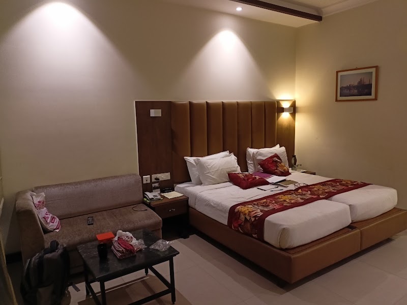 Grand Hotel - Grand Hotel, 137, Mall Rd, Agra Cantt, Idgah Colony, Agra, Uttar Pradesh 282001, India