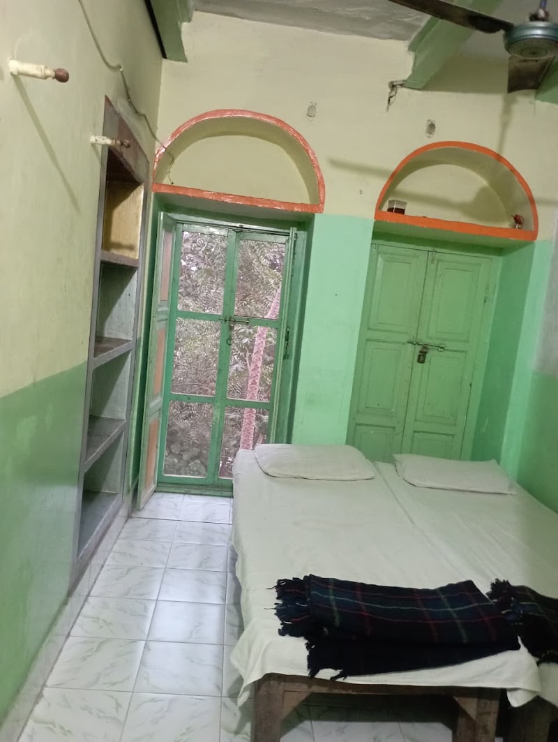 Shiva International Lodge - Shiva International Lodge temple, lane, near Gauri Kedareshwar Lane, Kedar ghat, Bangali Tola, Varanasi, Uttar Pradesh 221001, India
