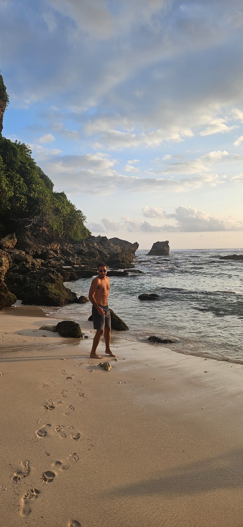 Suluban cave - Suluban cave, Jl. Pantai Suluban No.18, Pecatu, Kec. Kuta Sel., Kabupaten Badung, Bali 80361, Indonesia