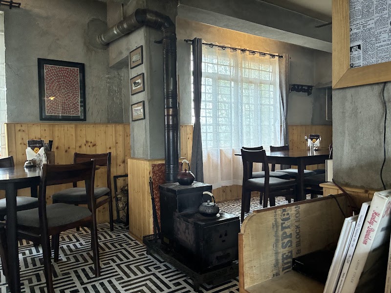 THE KALIMPONG LOCAL, bistro - THE KALIMPONG LOCAL, bistro 3F79+2RG, Rinkingpong Road, near The Forest Museum, Kalimpong Khasmahal, Kalimpong, West Bengal 734301, India