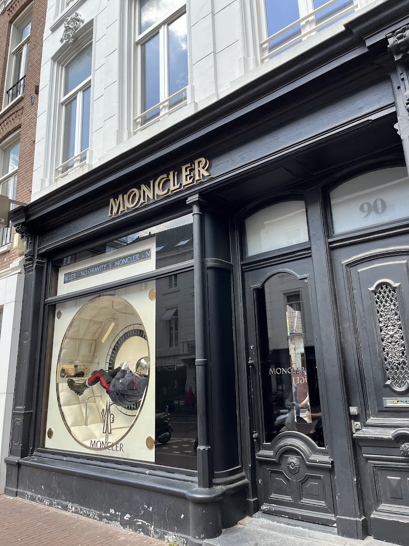 Moncler Amsterdam - Moncler Amsterdam Pieter Cornelisz Hooftstraat 90-92, 1071 CC Amsterdam, Netherlands