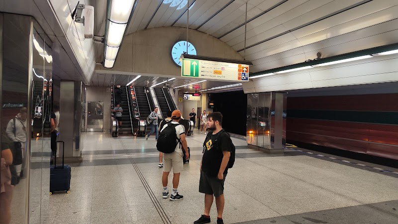 Stanice Metro A Nádraží Veleslavín - Stanice Metro A Nádraží Veleslavín, Veleslavínská 160/00, 160 00 Praha 6, Czechia