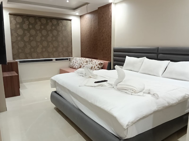 Kiwi Inn Hotel, Ujjain - Kiwi Inn Hotel, Ujjain 89, Railway Station ke samne, Loti school, ke pass, Madhav Nagar, Ujjain, Madhya Pradesh 456010, India