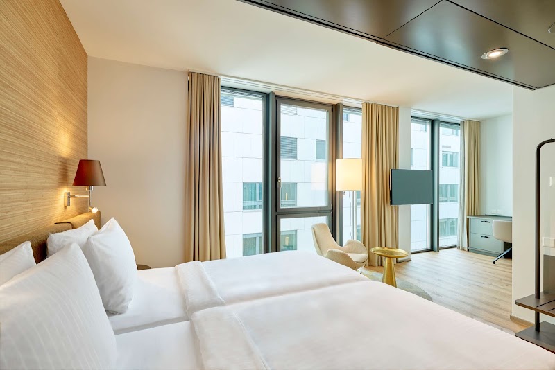 Radisson Blu Hotel, Lucerne - Radisson Blu Hotel, Lucerne Lakefront Centre, Inseliquai 12, 6005 Luzern, Switzerland