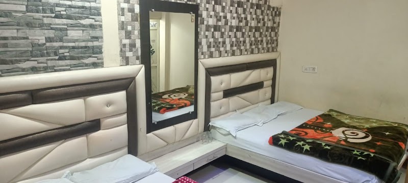 Maa Tulsi guest house - Maa Tulsi guest house, mahakal temple ke samne, 617/1, Gali no 1, opposite Mahakal temple, Jaisinghpura, Ujjain, Madhya Pradesh 456006, India