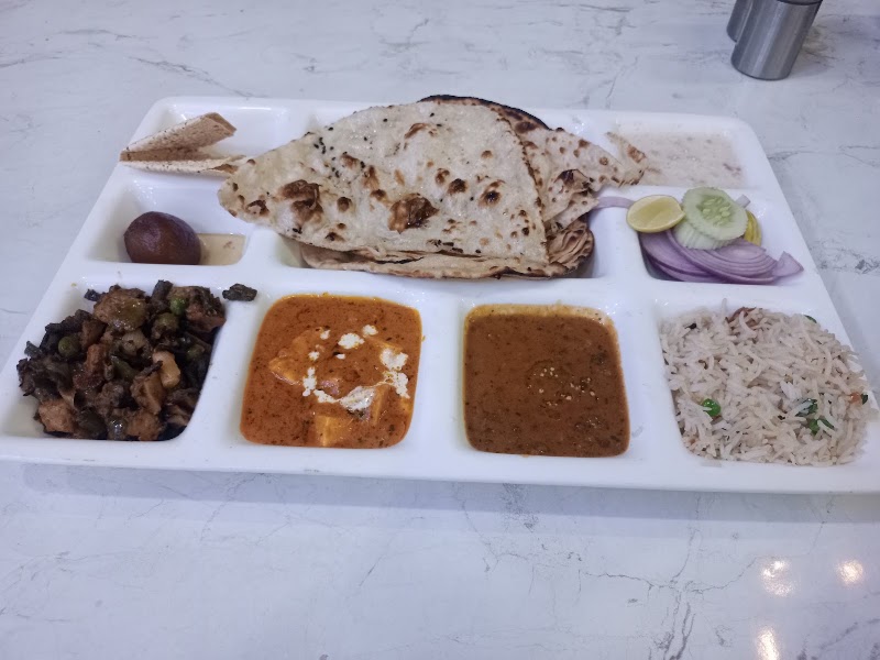 Madhur Restaurant & Banquet - Madhur Restaurant & Banquet Traffic Chauraha, Stanley Rd, Juhi Colony, Vivek Vihar Colony, Old Katra, Prayagraj, Uttar Pradesh 211002, India