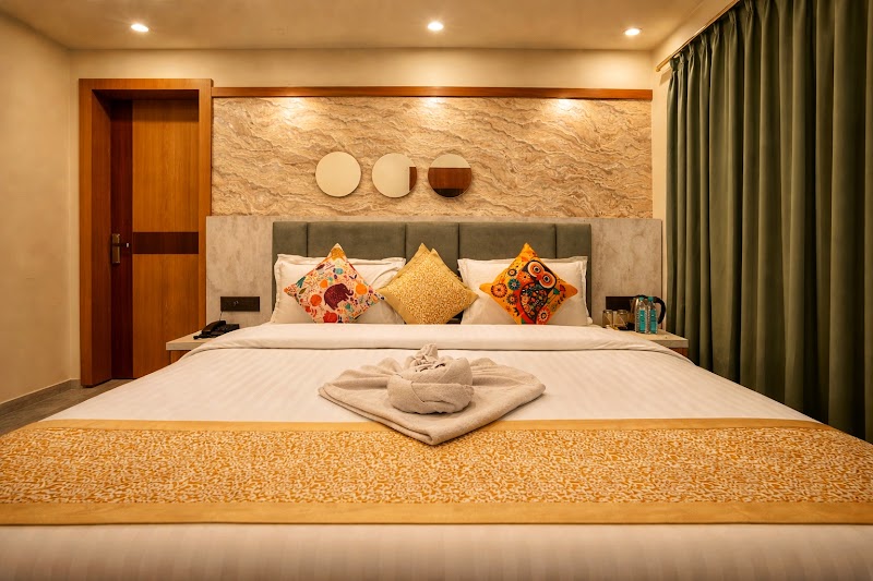 Hotel Manor Ganges - Hotel Manor Ganges DLW Road, Banaras Railway Sta Rd, in front of State Bank Of India, Manduwadih, Varanasi, Uttar Pradesh 221103, India
