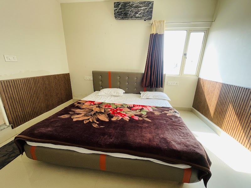 Hotel Shree Lok - Hotel Shree Lok, 5QH8+FWJ, 112/12, near Mahakal Lok Corridor Road, Jaisinghpura, Ganesh Nagar, Ujjain, Madhya Pradesh 456006, India