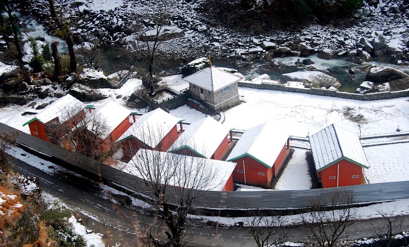 The Mother's Riverfront - The Mother's Riverfront Tirthan Valley Rd, Gushaini, Tindar, Himachal Pradesh 175123, India