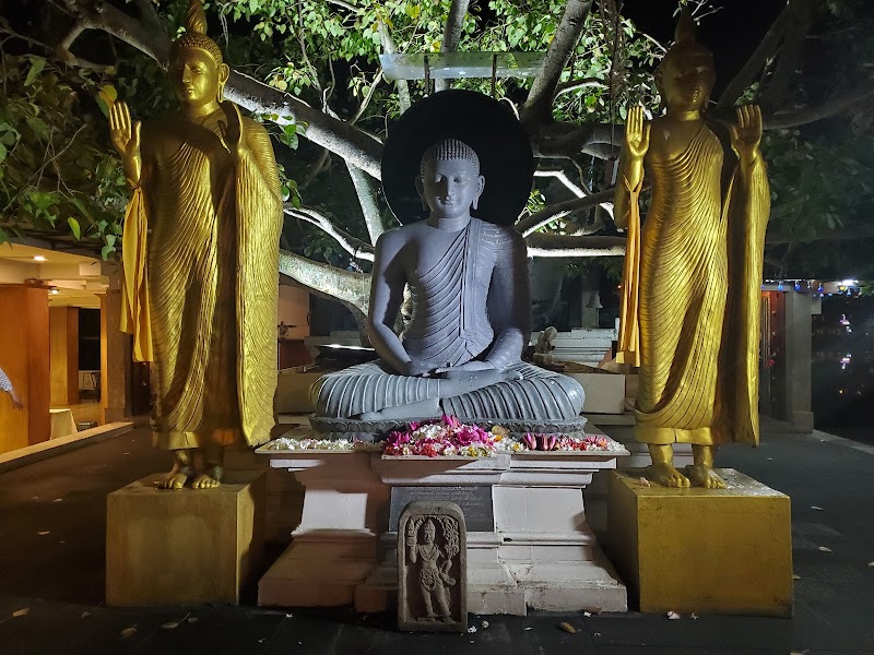 Seema Malakaya Temple - Seema Malakaya Temple, WV83+QR3, Sir James Pieris Mawatha, Colombo, Sri Lanka