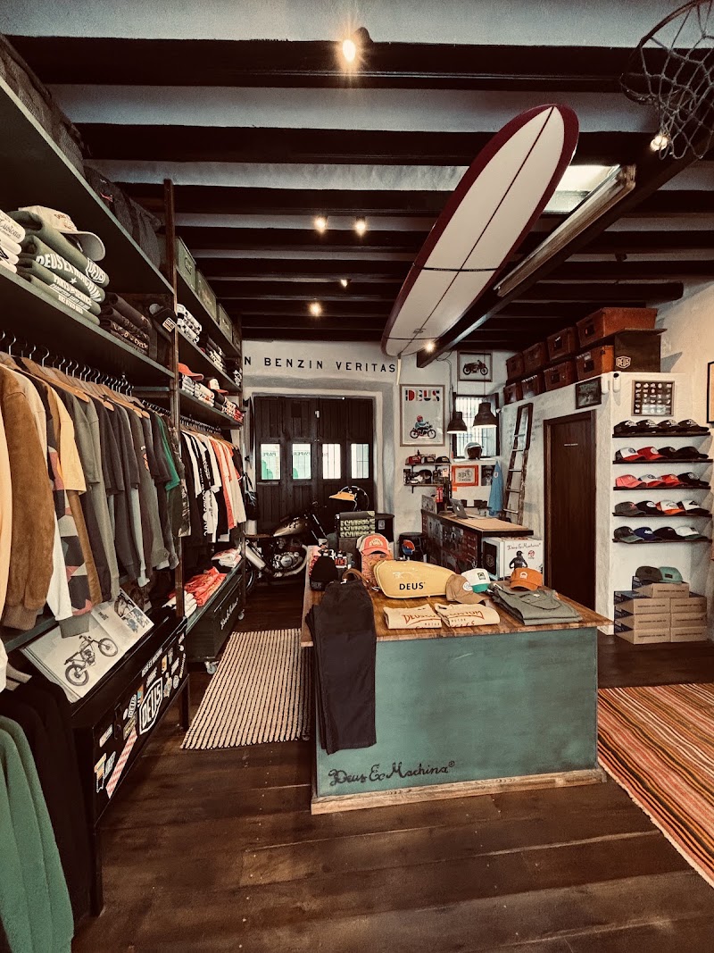 Deus Ex Machina Ibiza Old Town - Deus Ex Machina Ibiza Old Town, Carrer de Guillem de Montgrí, 12, 07800 Eivissa, Illes Balears, Spain