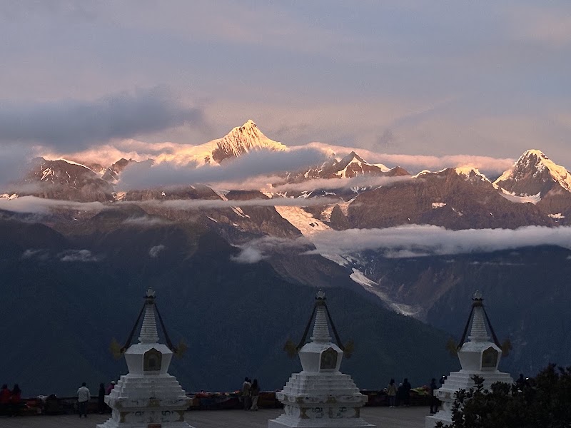 Meili Snow Mountain Lookout - Meili Snow Mountain Lookout, CWW6+GGH, Deqen, Diqing Tibetan Autonomous Prefecture, Yunnan, China, 674599