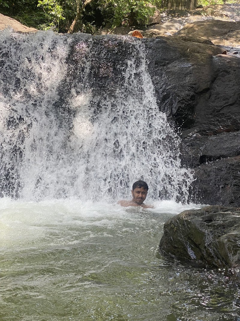 Ranmudu ella Waterfall - Ranmudu ella Waterfall, V57C+R9X, Ranmudu Ella Rd, Labugama, Sri Lanka