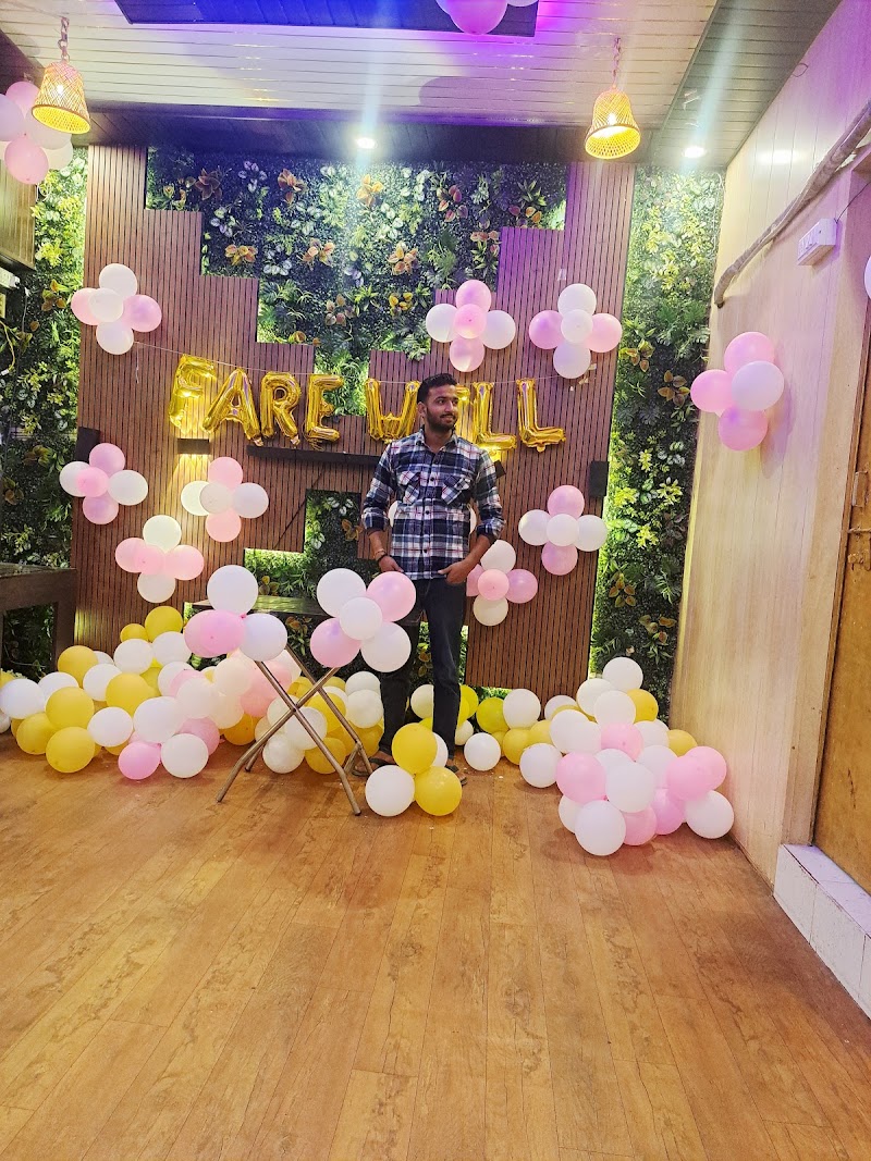Vinayak Cafe and Restaurant - Vinayak Cafe and Restaurant Carpentry chauraha, New Katra, Old Katra, Prayagraj, Uttar Pradesh 211002, India