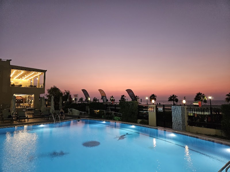 Roda Beach Resort - Roda Beach Resort, 28 Al Nessnass St - Jumeira Third - Dubai - United Arab Emirates