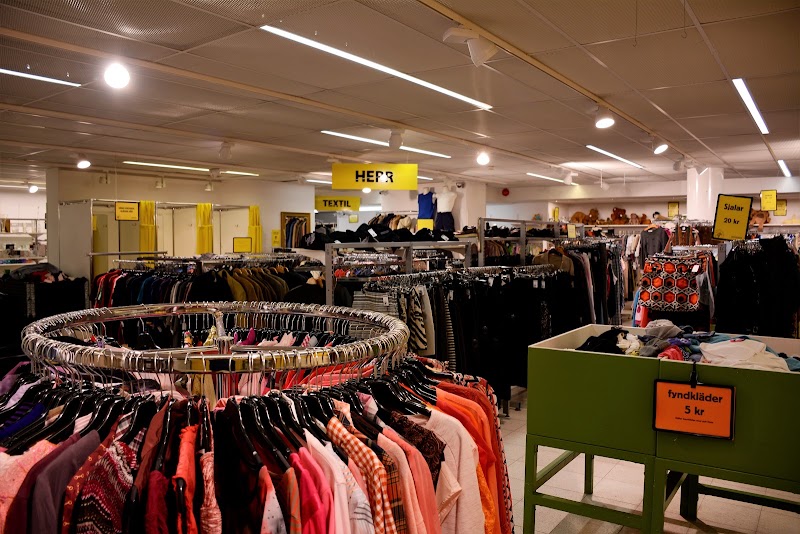 Artikel2 Second hand Slussen (tidigare Emmaus Stockholm) - Artikel2 Second hand Slussen (tidigare Emmaus Stockholm), Peter Myndes backe 8, 118 46 Stockholm, Sweden